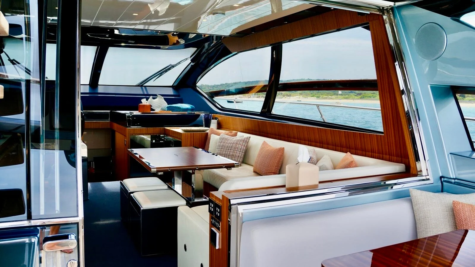 Riva 66 Ribelle, photo 9 location yacht Cannes