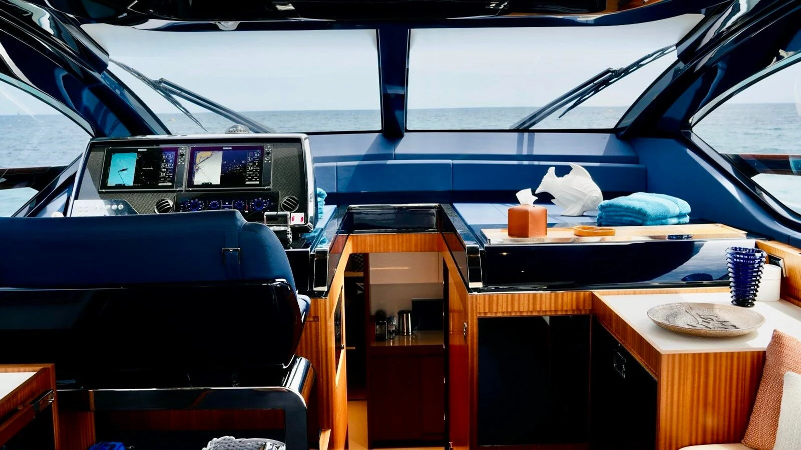 Riva 66 Ribelle, photo 10 location yacht Cannes