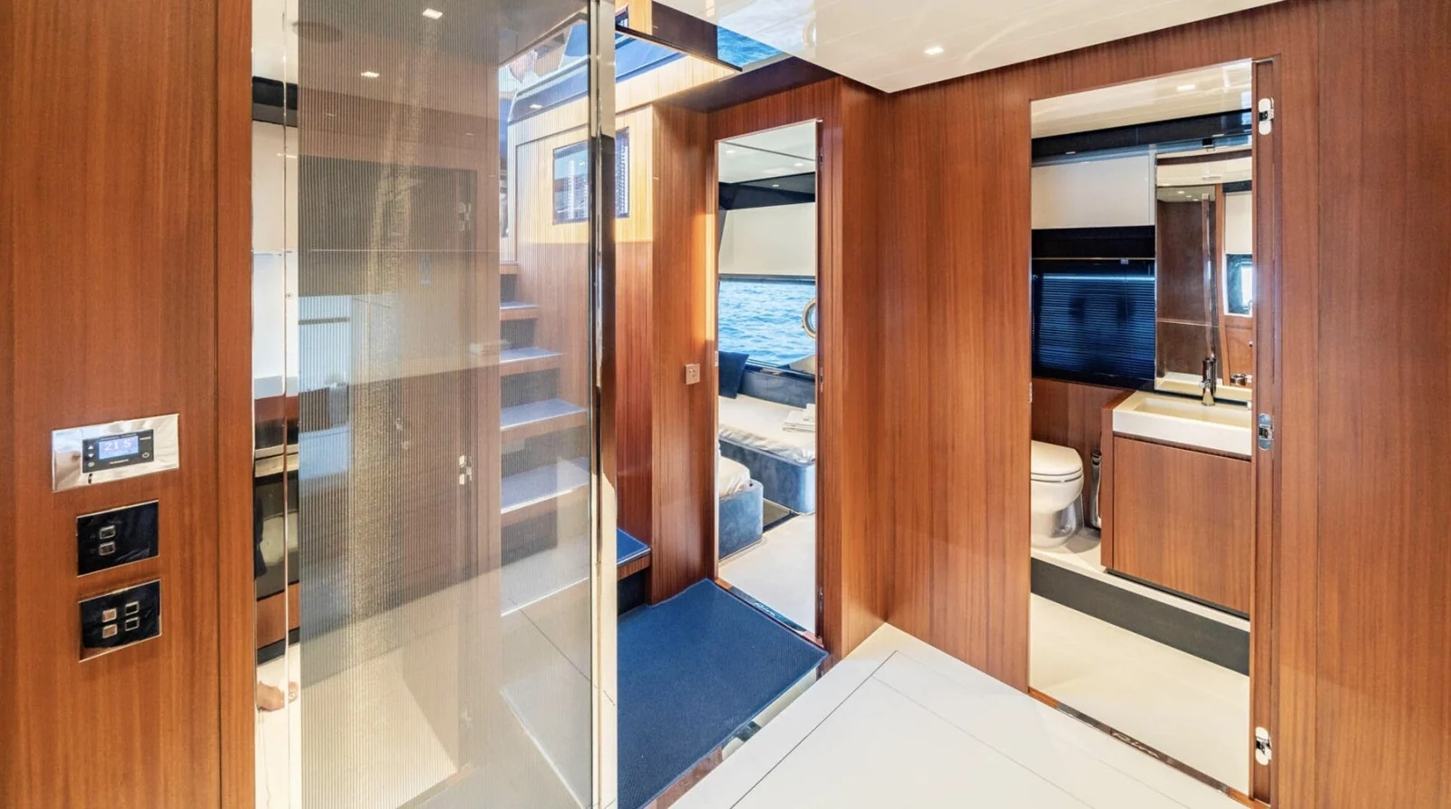 Riva 66 Ribelle, photo 12 location yacht Cannes