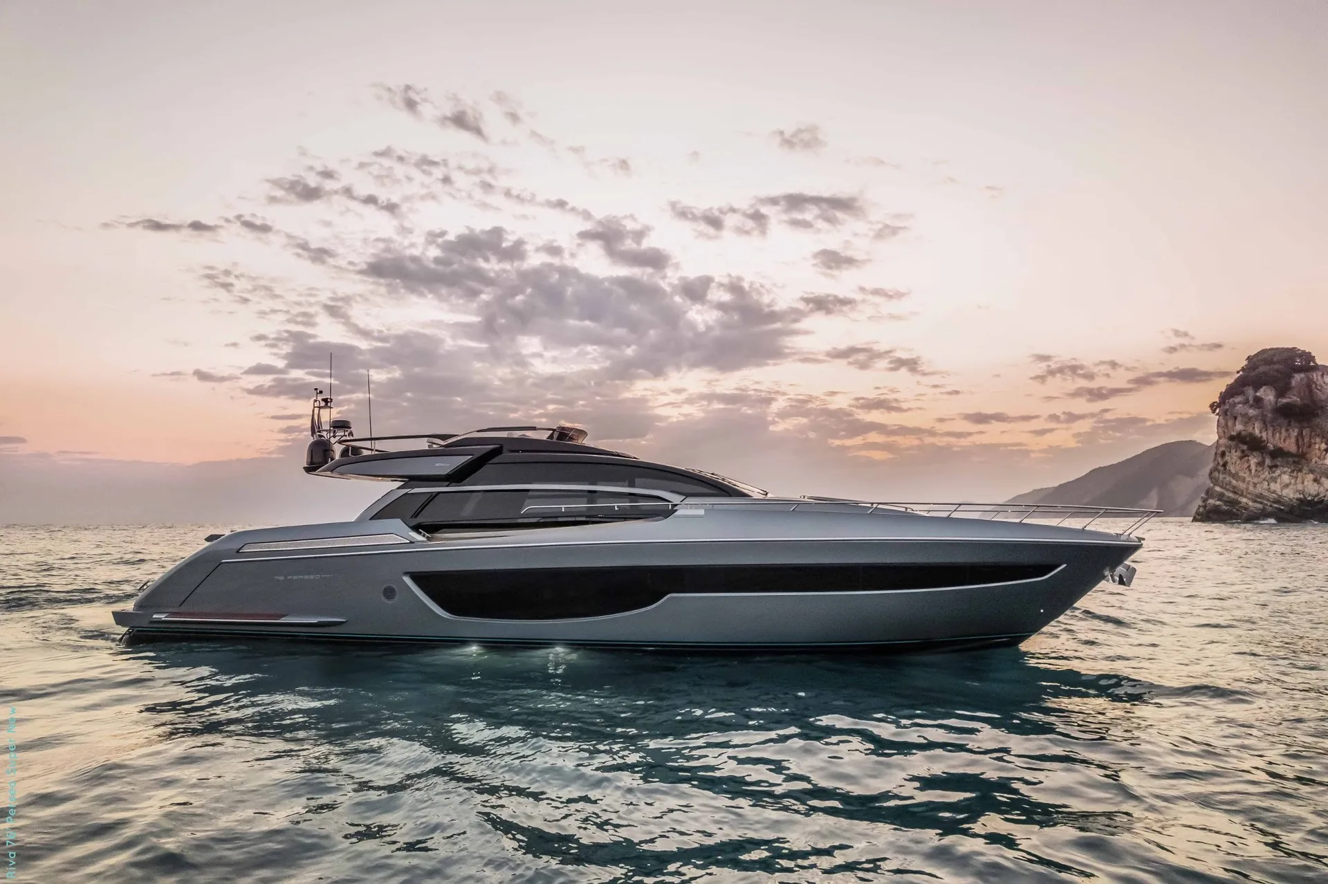 Riva 76 — photo 5 location yacht Cannes