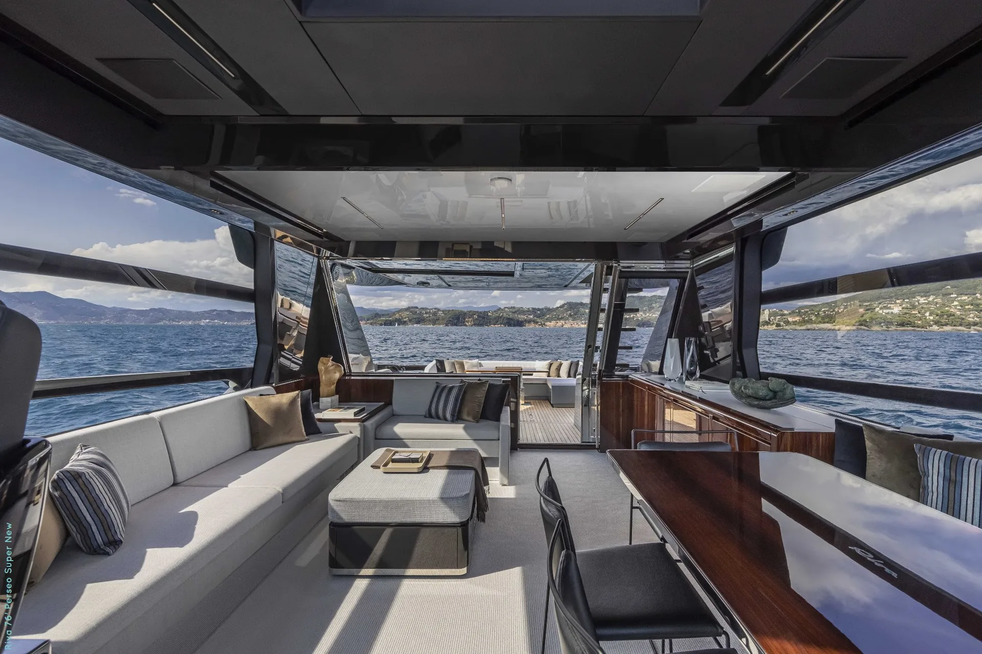 Riva 76 — photo 10 location yacht Cannes