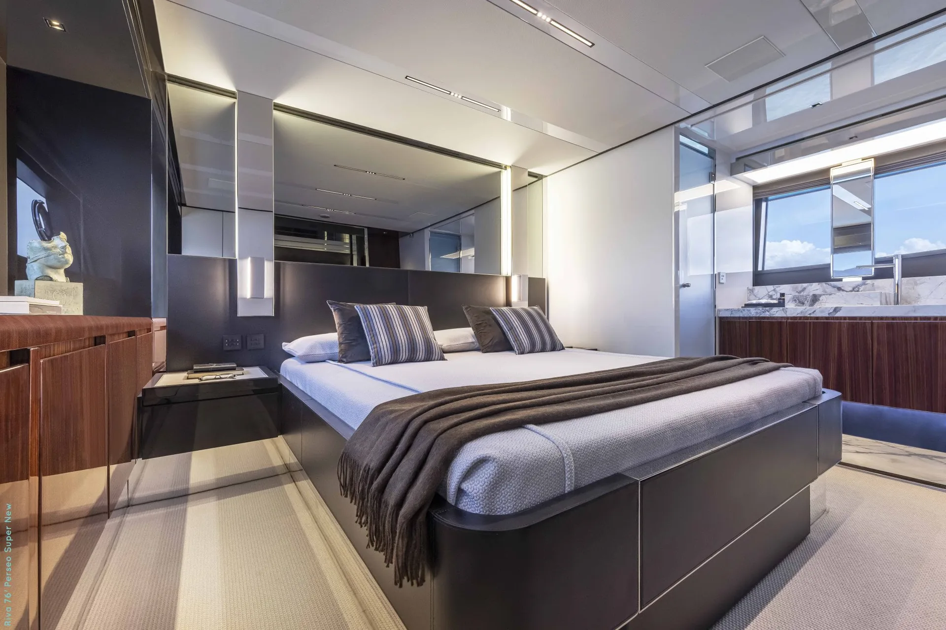 Riva 76 — photo 11 location yacht Cannes