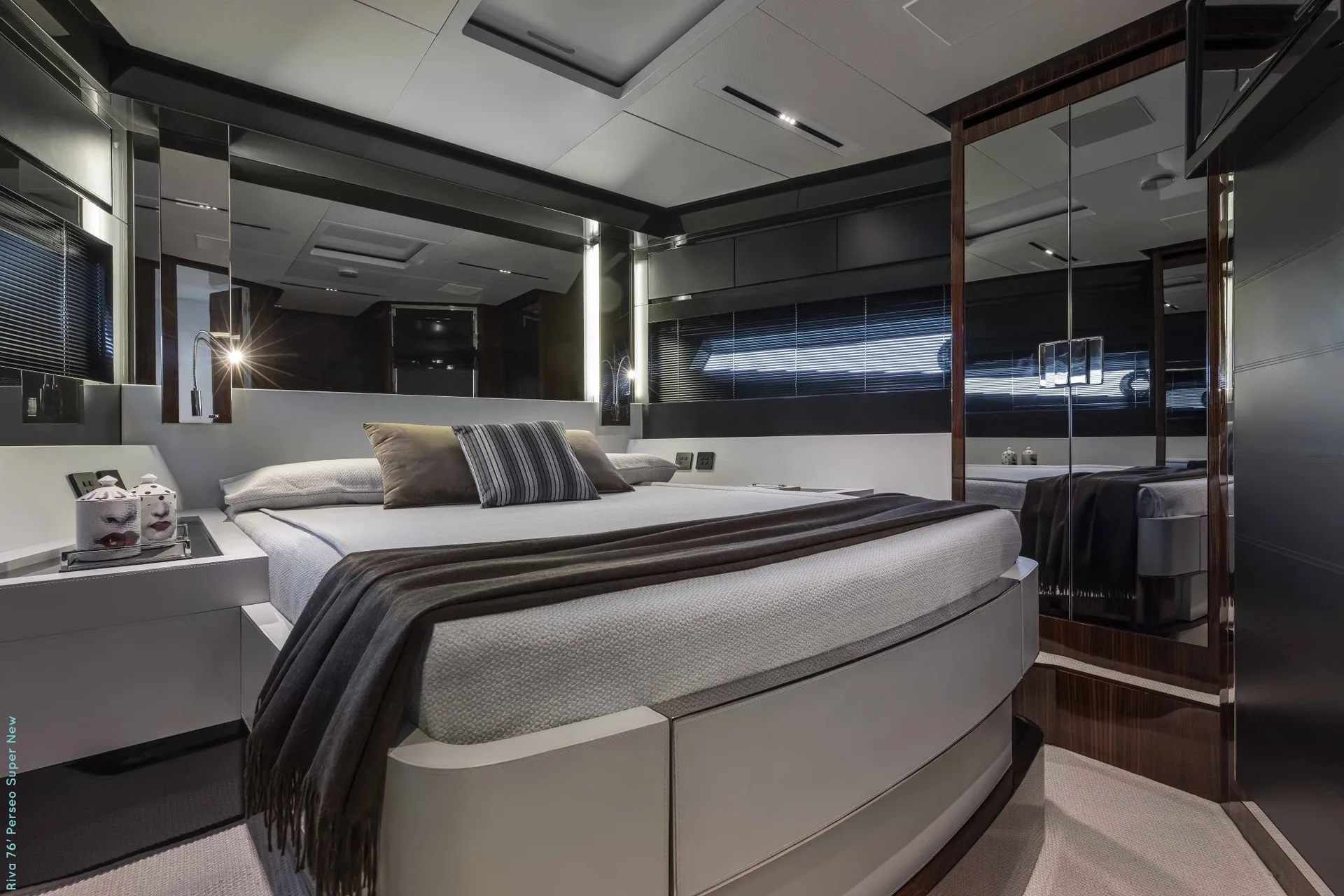 Riva 76 — photo 12 location yacht Cannes