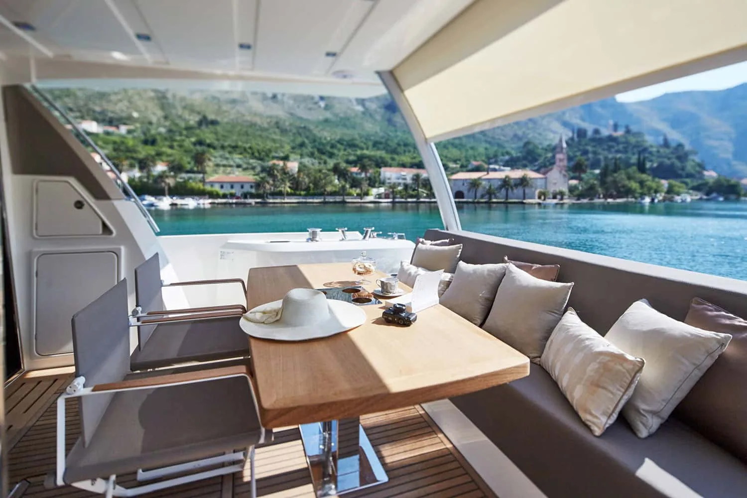ROMY ONE - photo 10 yacht charter Cannes