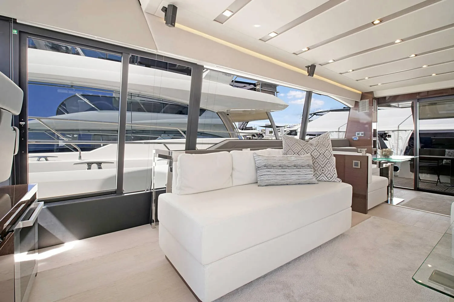 ROMY ONE - photo 19 yacht charter Cannes
