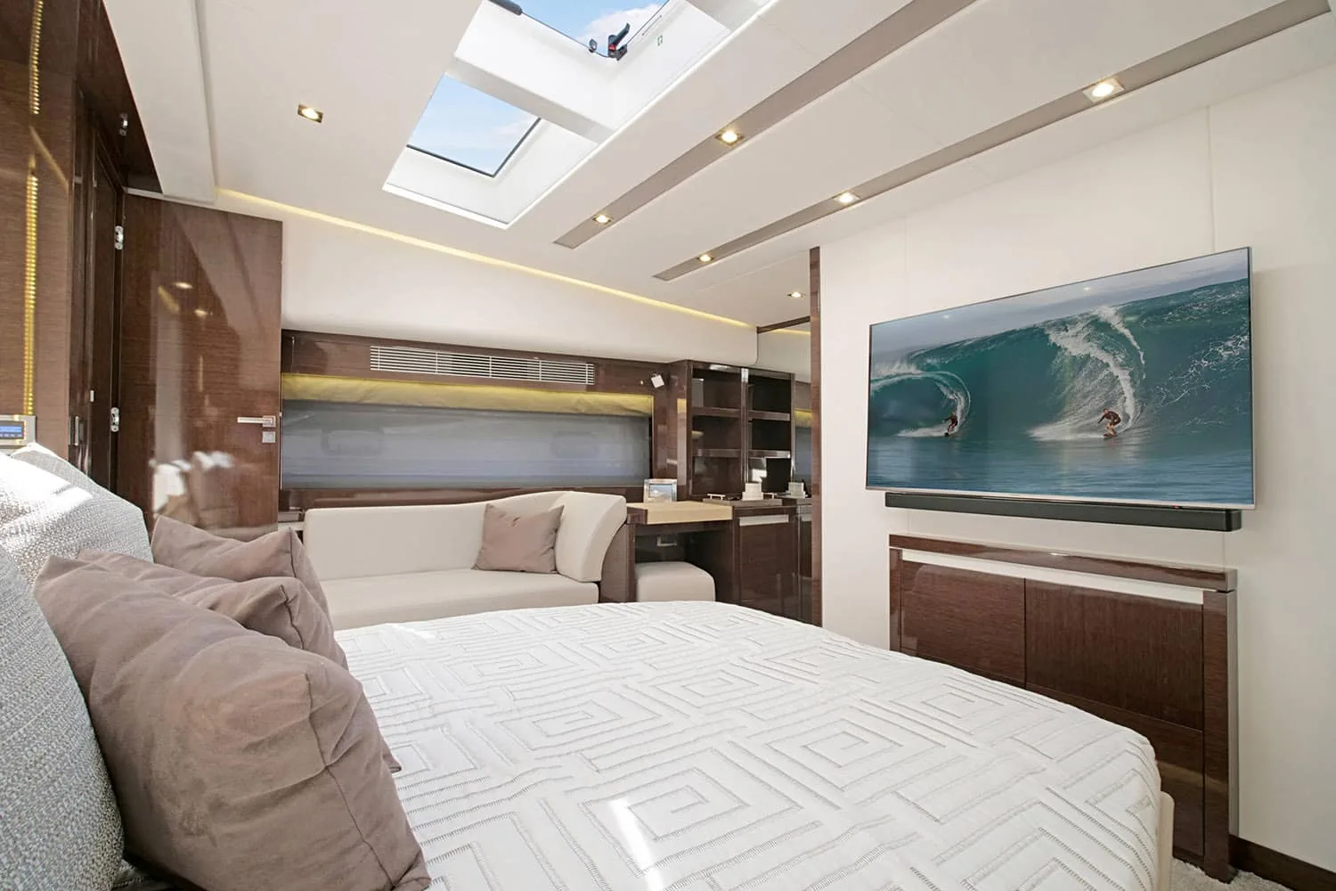 ROMY ONE - photo 21 yacht charter Cannes