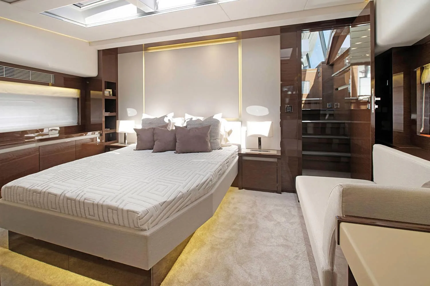 ROMY ONE - photo 28 yacht charter Cannes