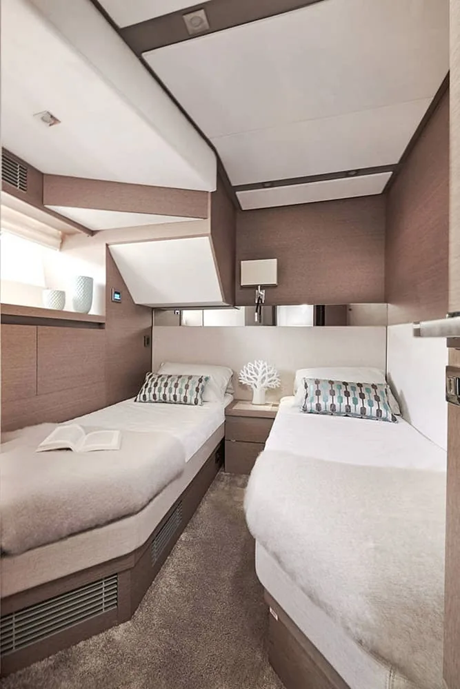 ROMY ONE - photo 29 yacht charter Cannes