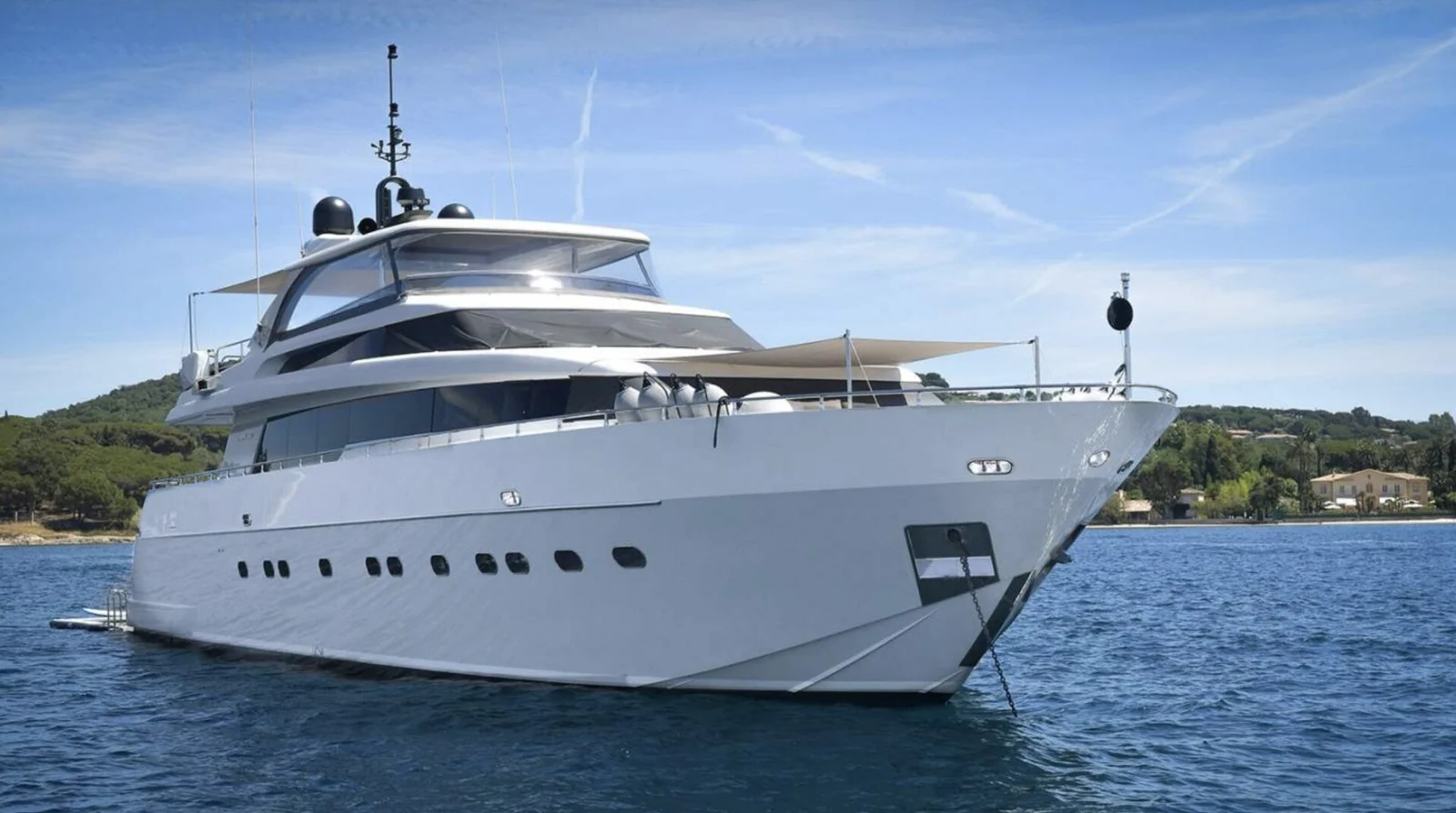 Sanlorenzo SL88, photo 2 location yacht Cannes