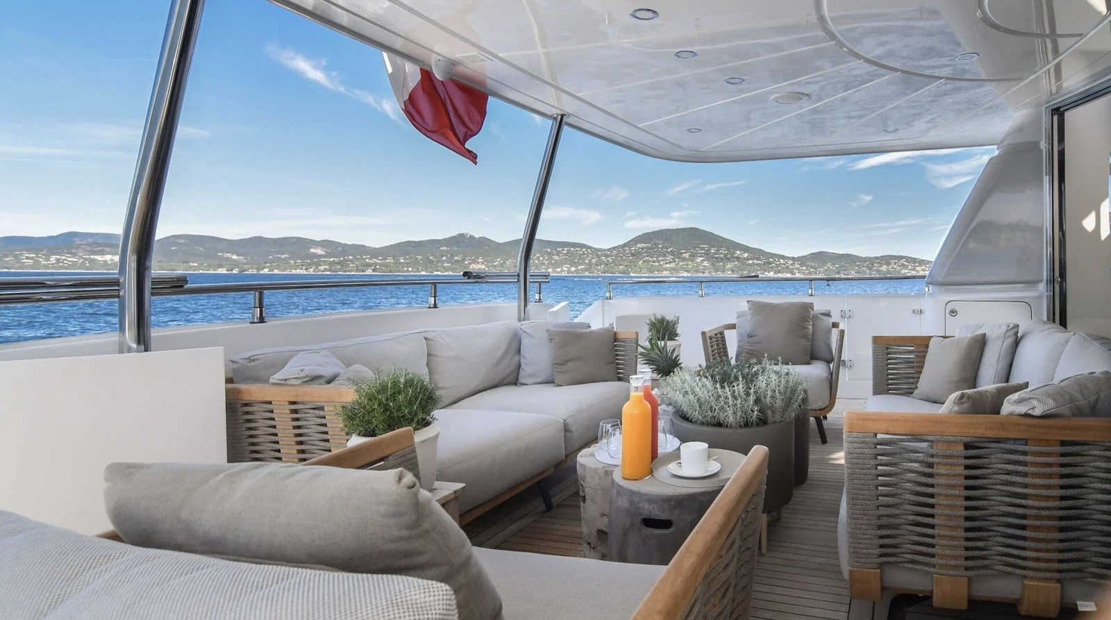 Sanlorenzo SL88, photo 9 location yacht Cannes