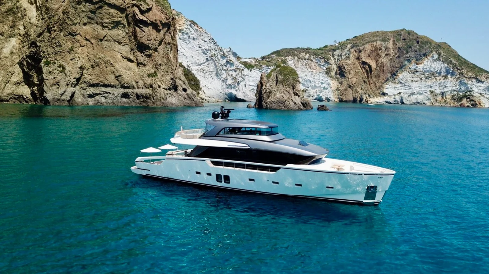 Sanlorenzo SX88, photo 1 location yacht Cannes