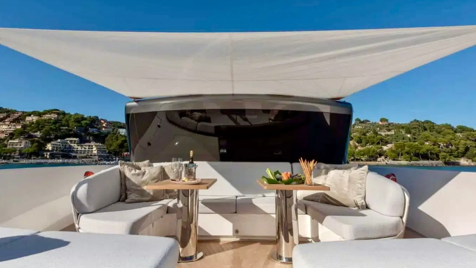 Sanlorenzo SX88, photo 5 location yacht Cannes
