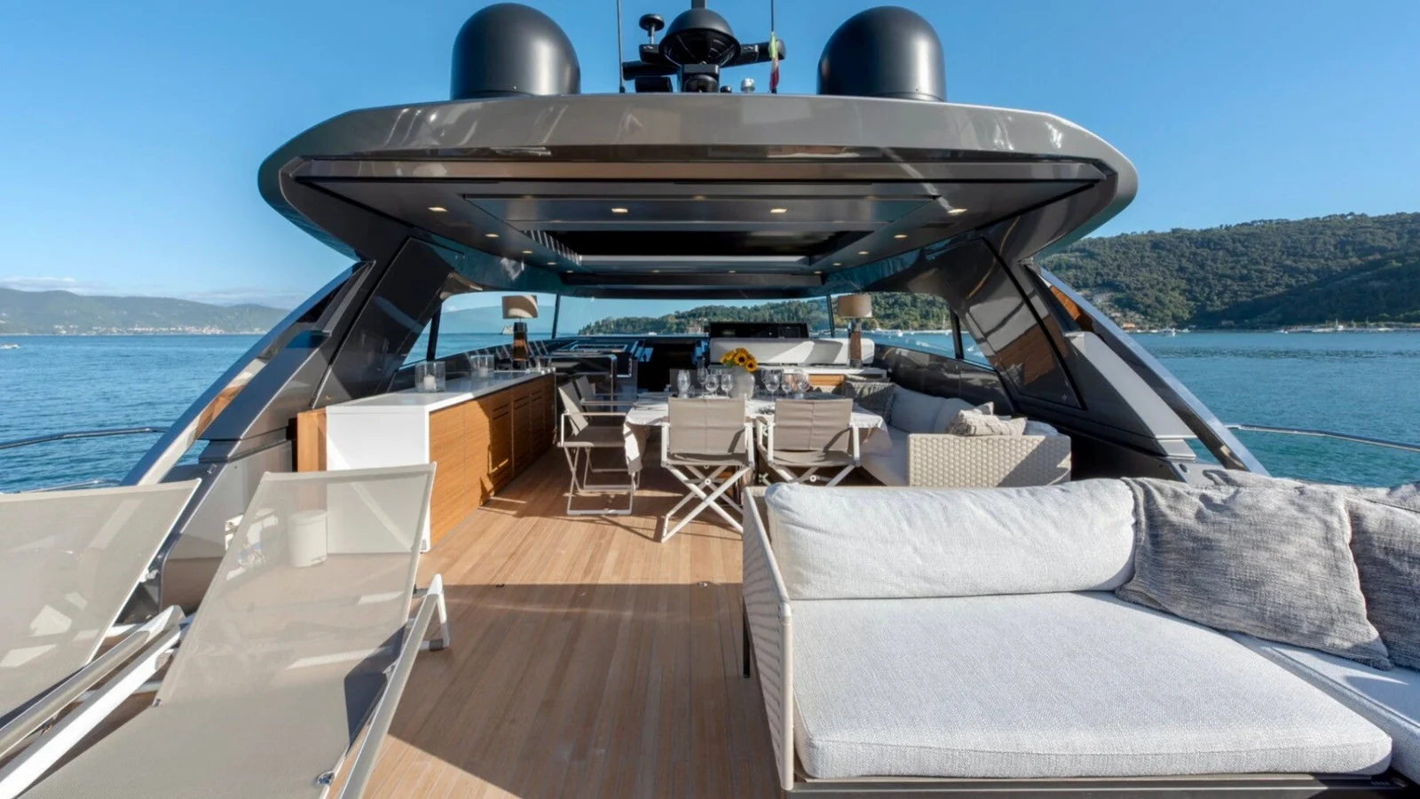Sanlorenzo SX88, photo 6 location yacht Cannes