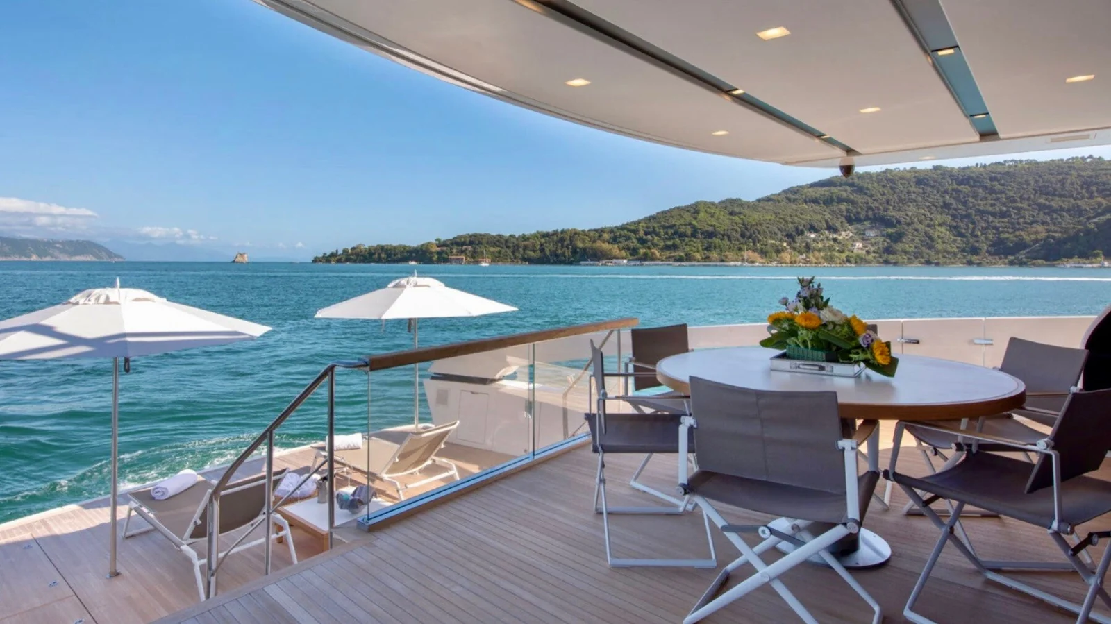 Sanlorenzo SX88, photo 7 location yacht Cannes