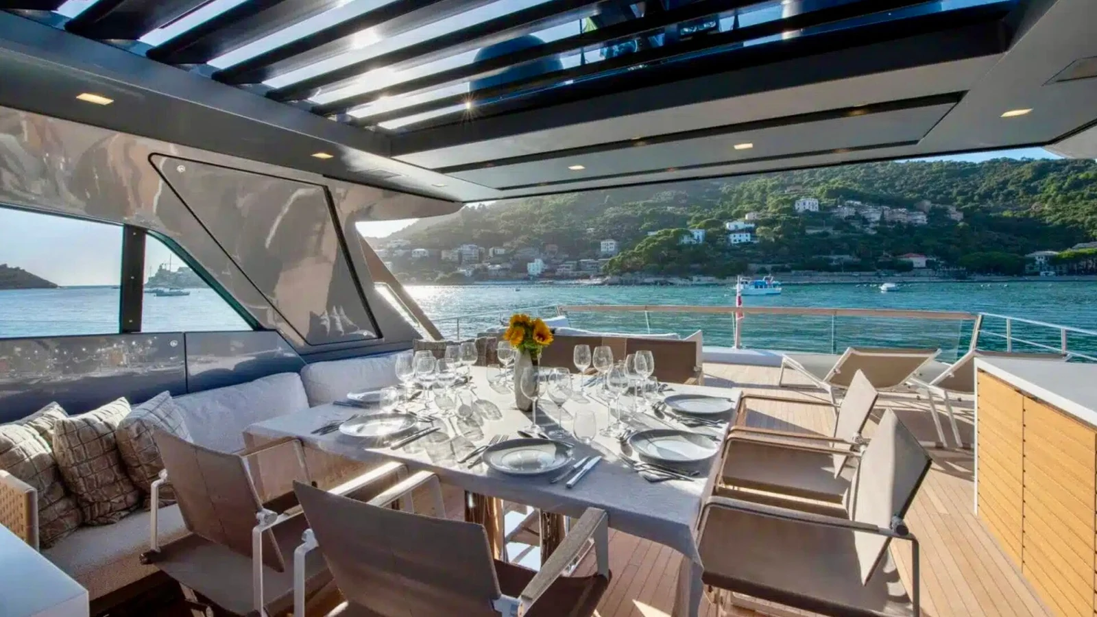 Sanlorenzo SX88, photo 9 location yacht Cannes