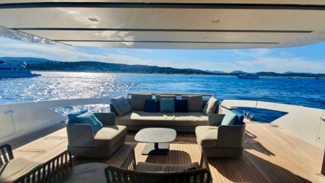 Sanlorenzo SX88, photo 11 location yacht Cannes