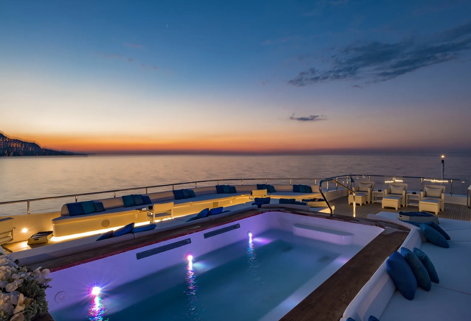 SERENITY - photo 4 yacht charter Cannes