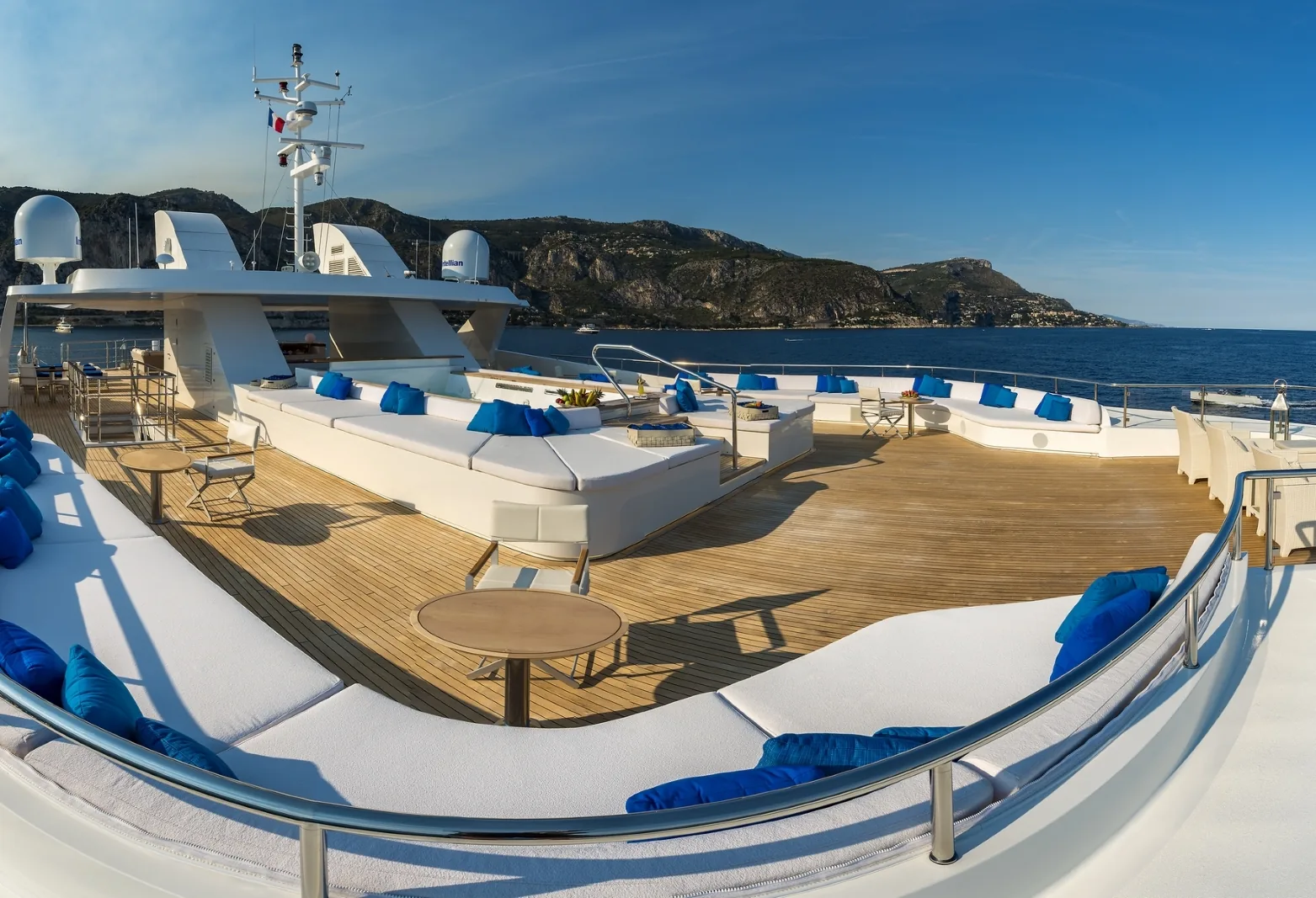 SERENITY - photo 5 yacht charter Cannes