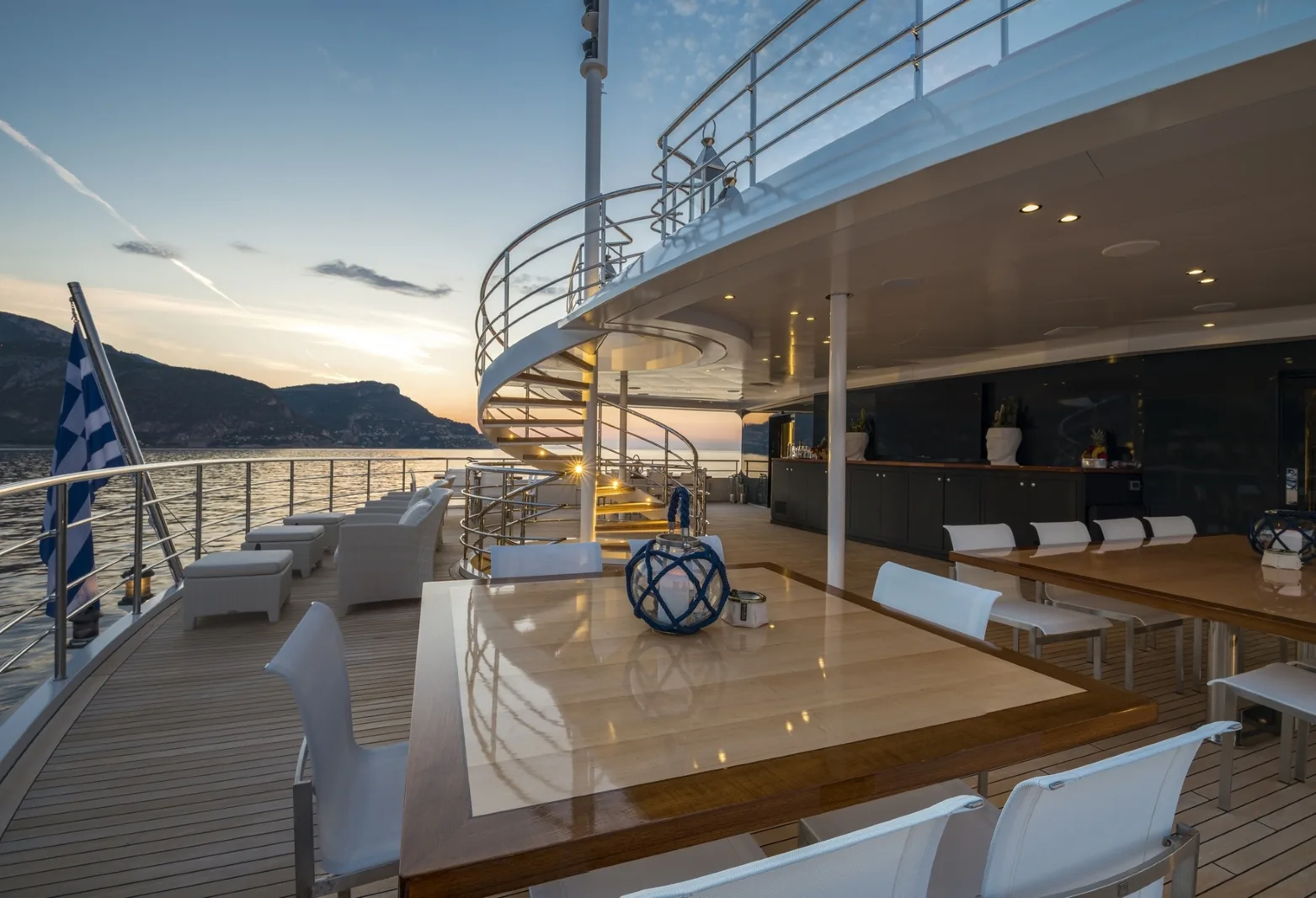 SERENITY - photo 8 yacht charter Cannes