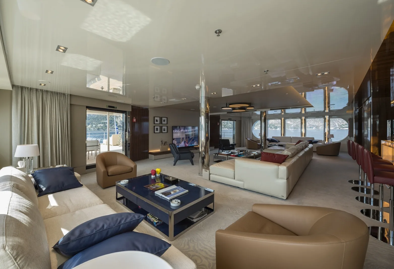 SERENITY - photo 12 yacht charter Cannes