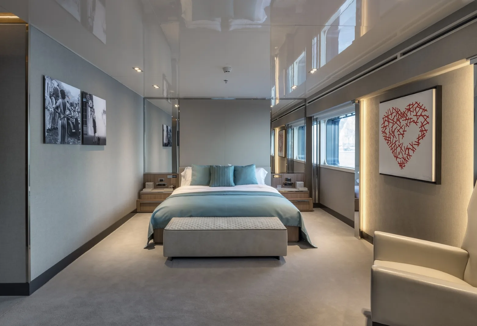 SERENITY - photo 22 yacht charter Cannes
