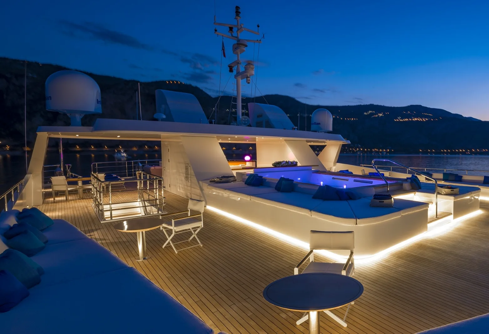SERENITY - photo 27 yacht charter Cannes