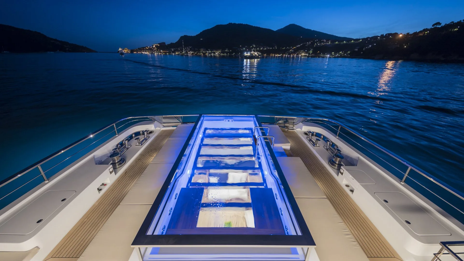 SEVEN SINS - photo 4 yacht charter Cannes