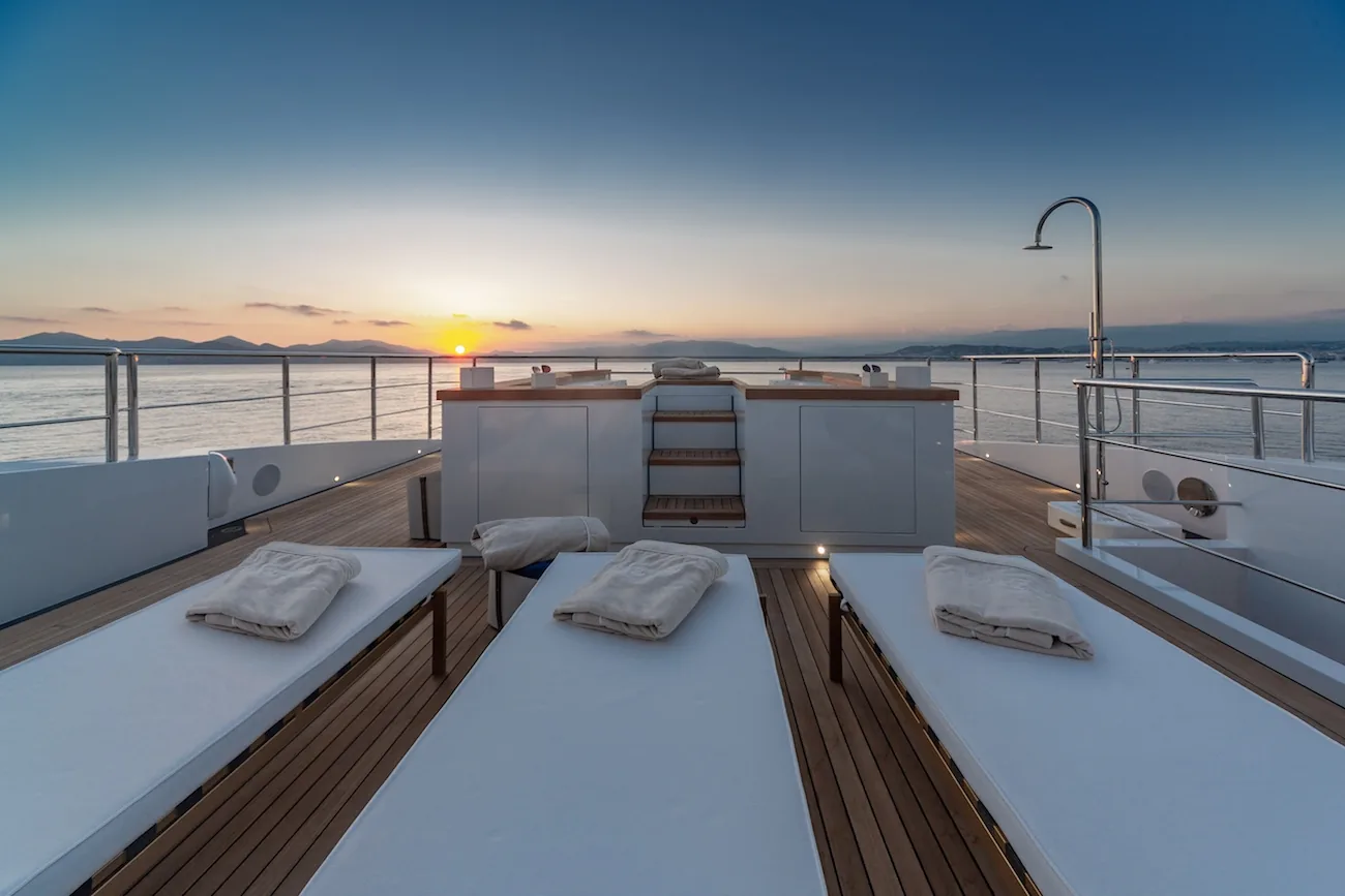 SILVER FOX - photo 14 yacht charter Cannes