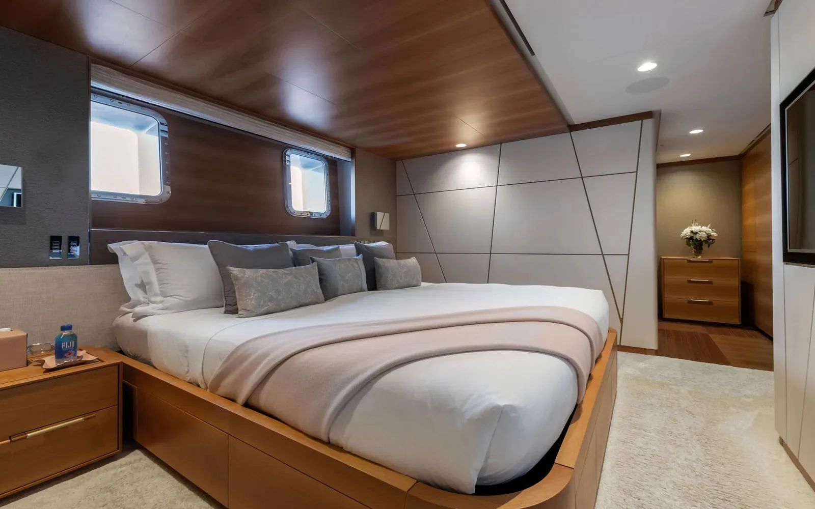 SILVER FOX - photo 23 yacht charter Cannes