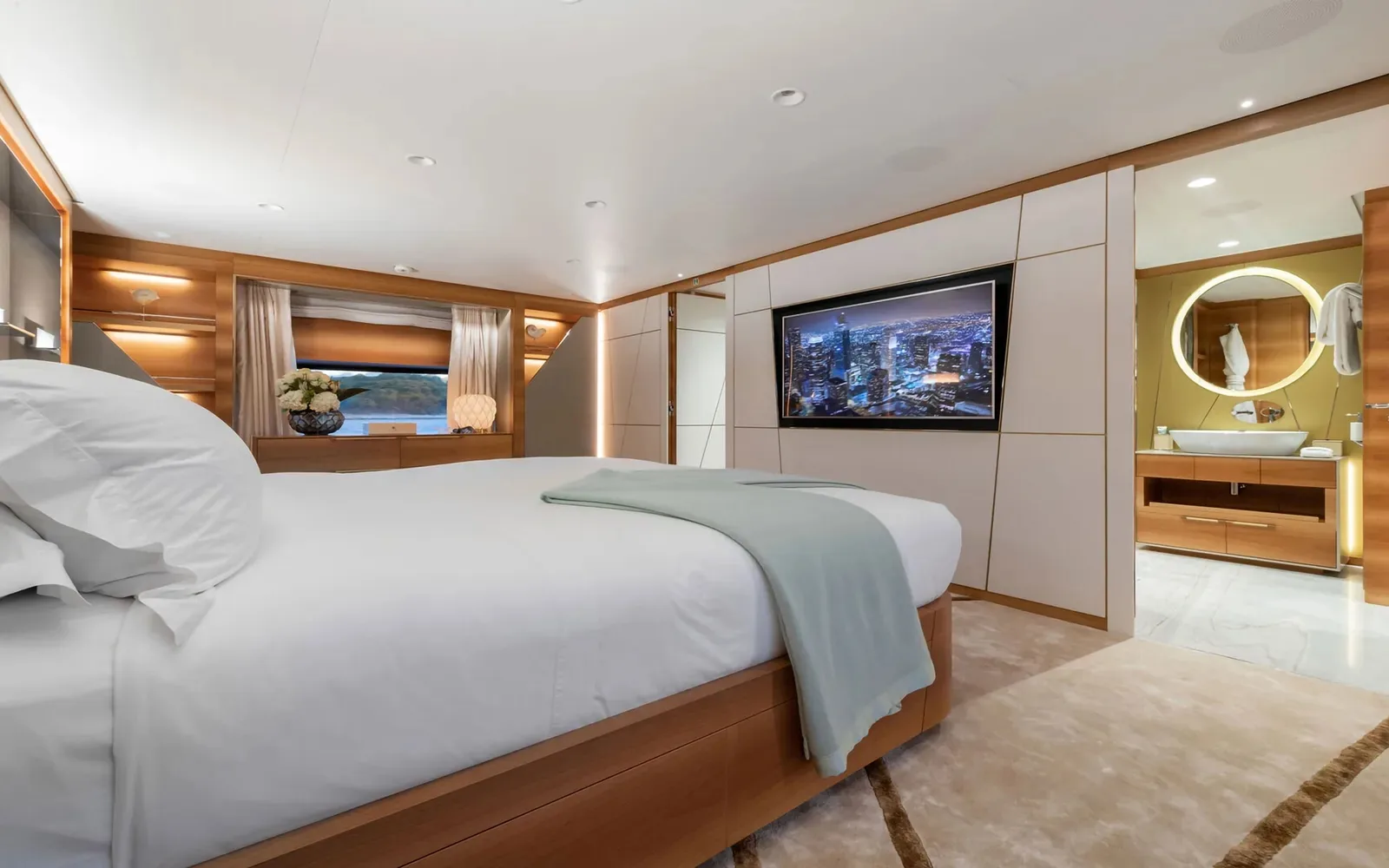 SILVER FOX - photo 24 yacht charter Cannes
