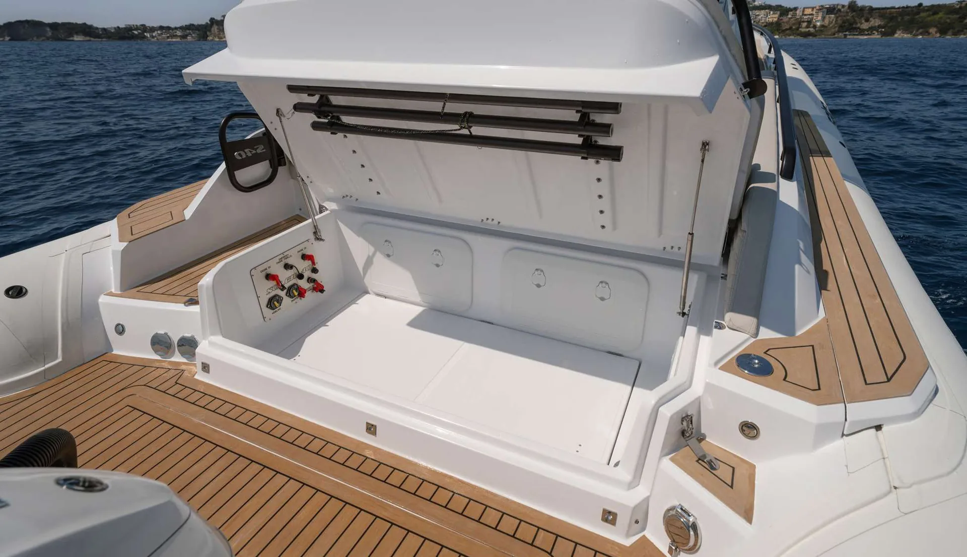 Soleil 40 — photo 8 location yacht Cannes