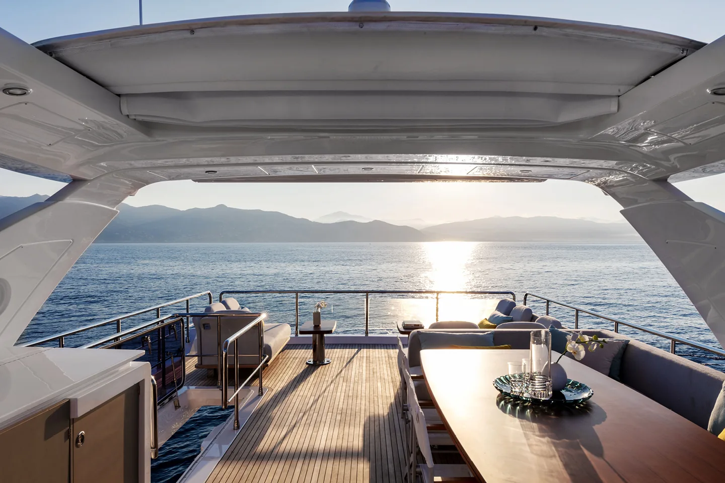 SOLSTICE - photo 12 yacht charter Cannes