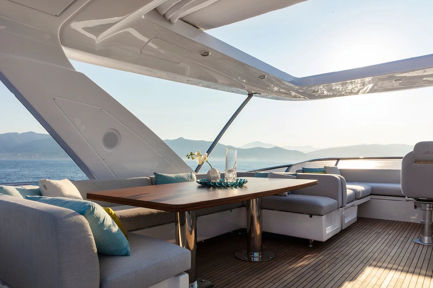 SOLSTICE - photo 14 yacht charter Cannes