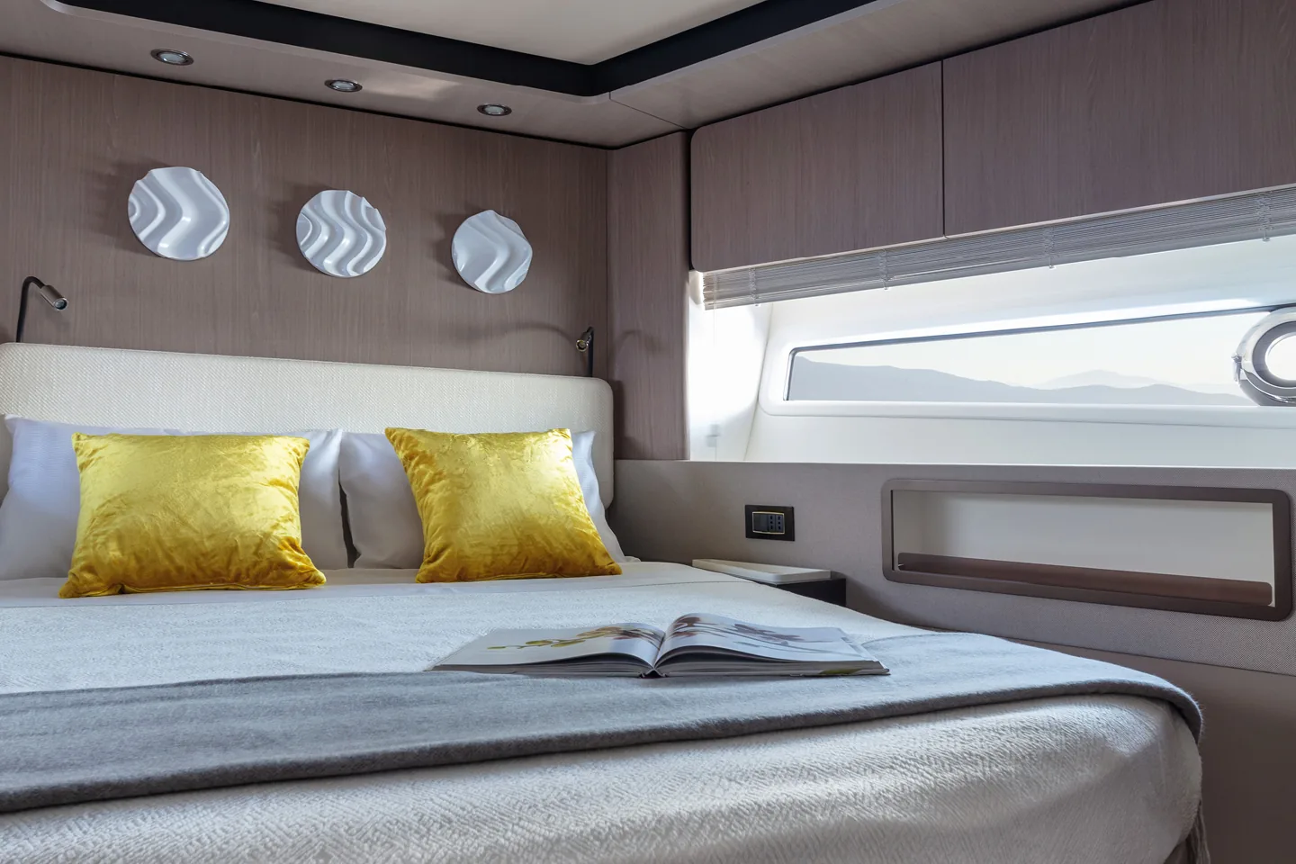 SOLSTICE - photo 30 yacht charter Cannes