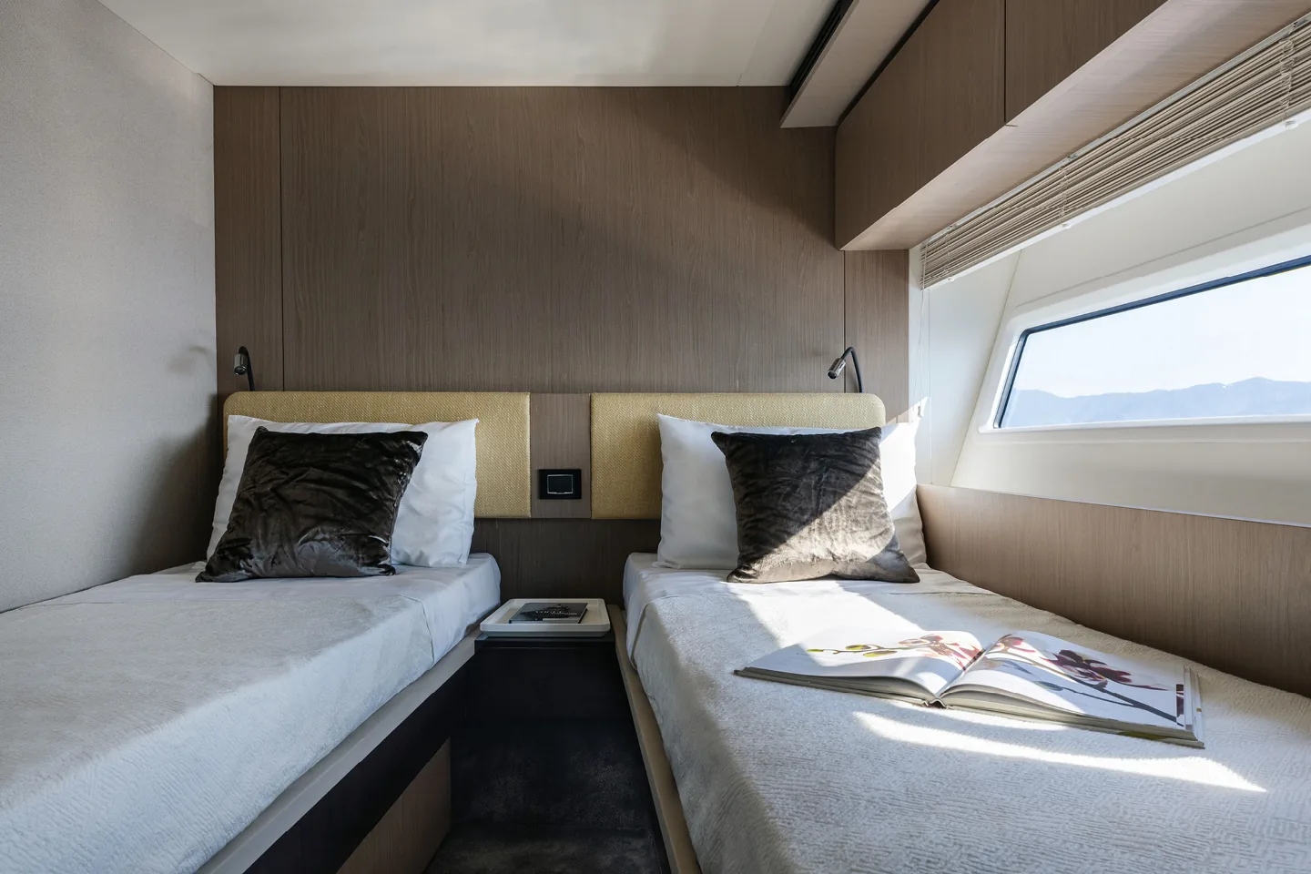 SOLSTICE - photo 31 yacht charter Cannes