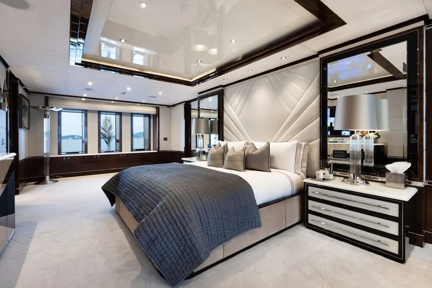 SOUNDWAVE - photo 3 yacht charter Cannes