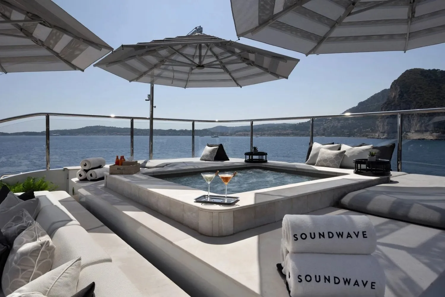 SOUNDWAVE - photo 31 yacht charter Cannes