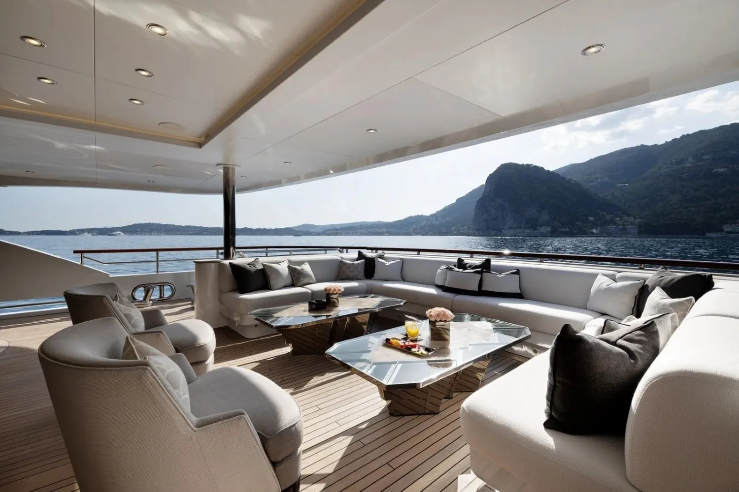 SOUNDWAVE - photo 32 yacht charter Cannes