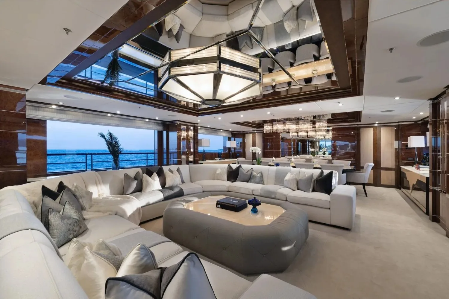 SOUNDWAVE - photo 39 yacht charter Cannes