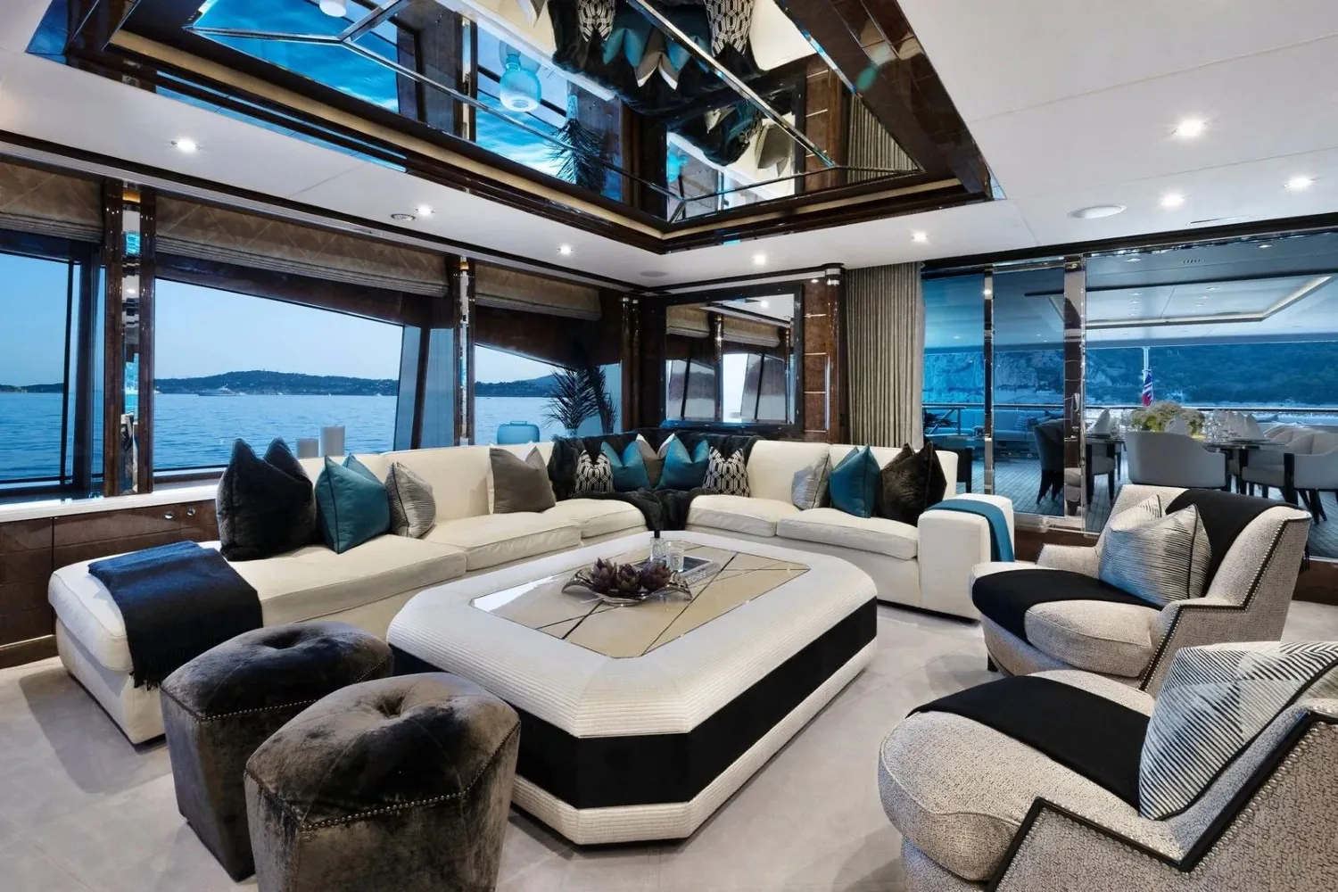 SOUNDWAVE - photo 42 yacht charter Cannes