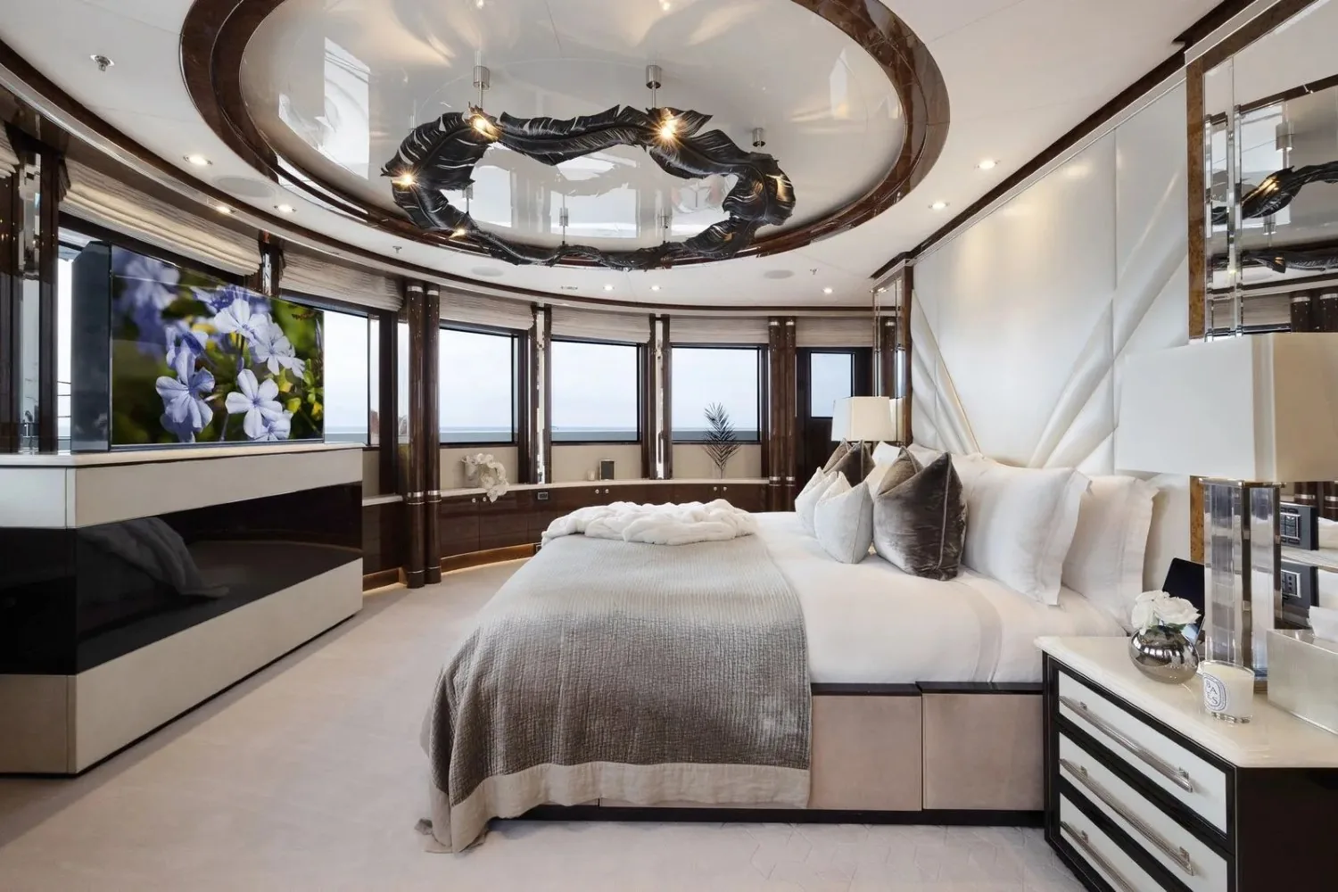 SOUNDWAVE - photo 46 yacht charter Cannes