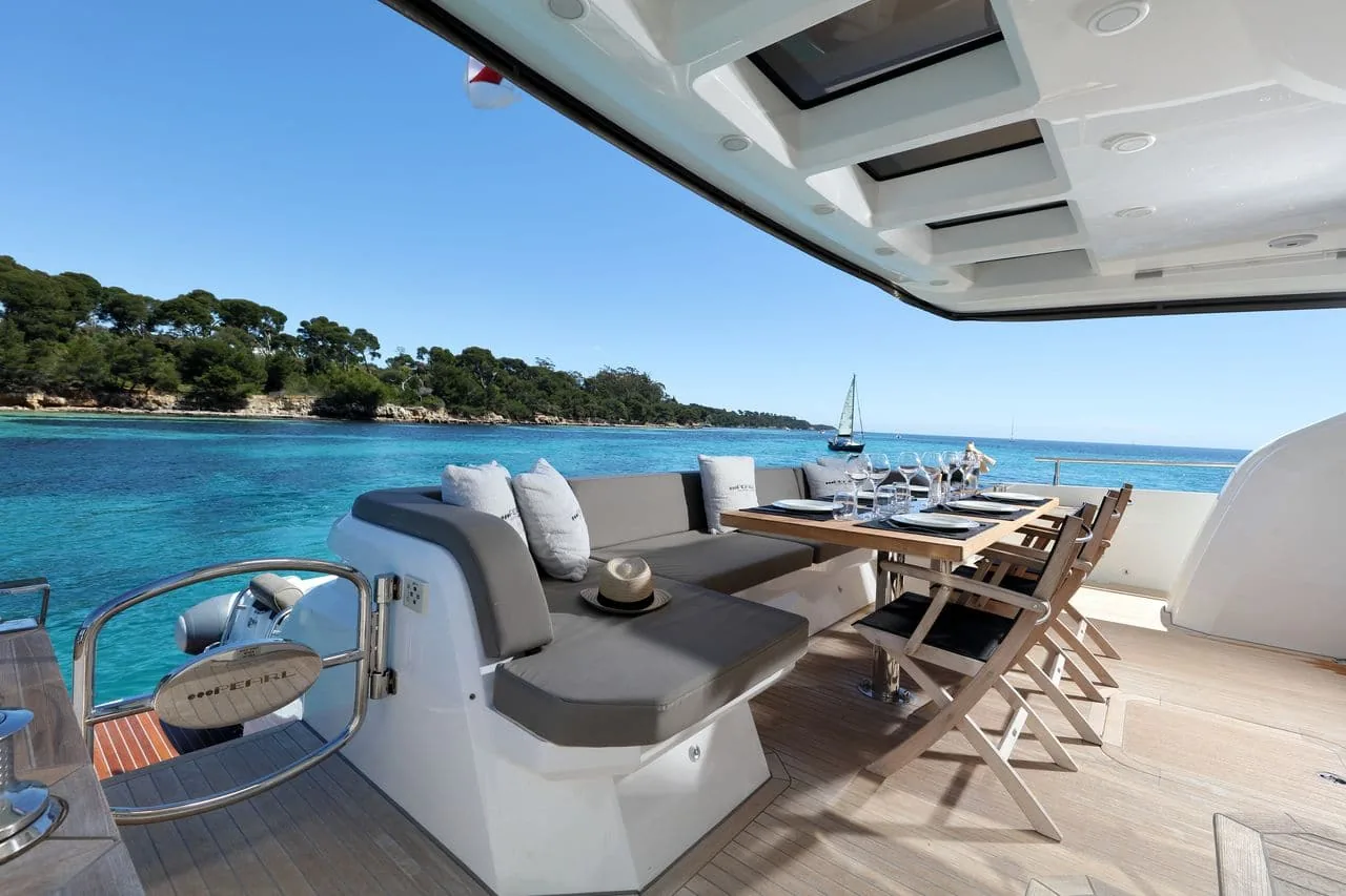 SUMMER BREEZE - photo 16 yacht charter Cannes