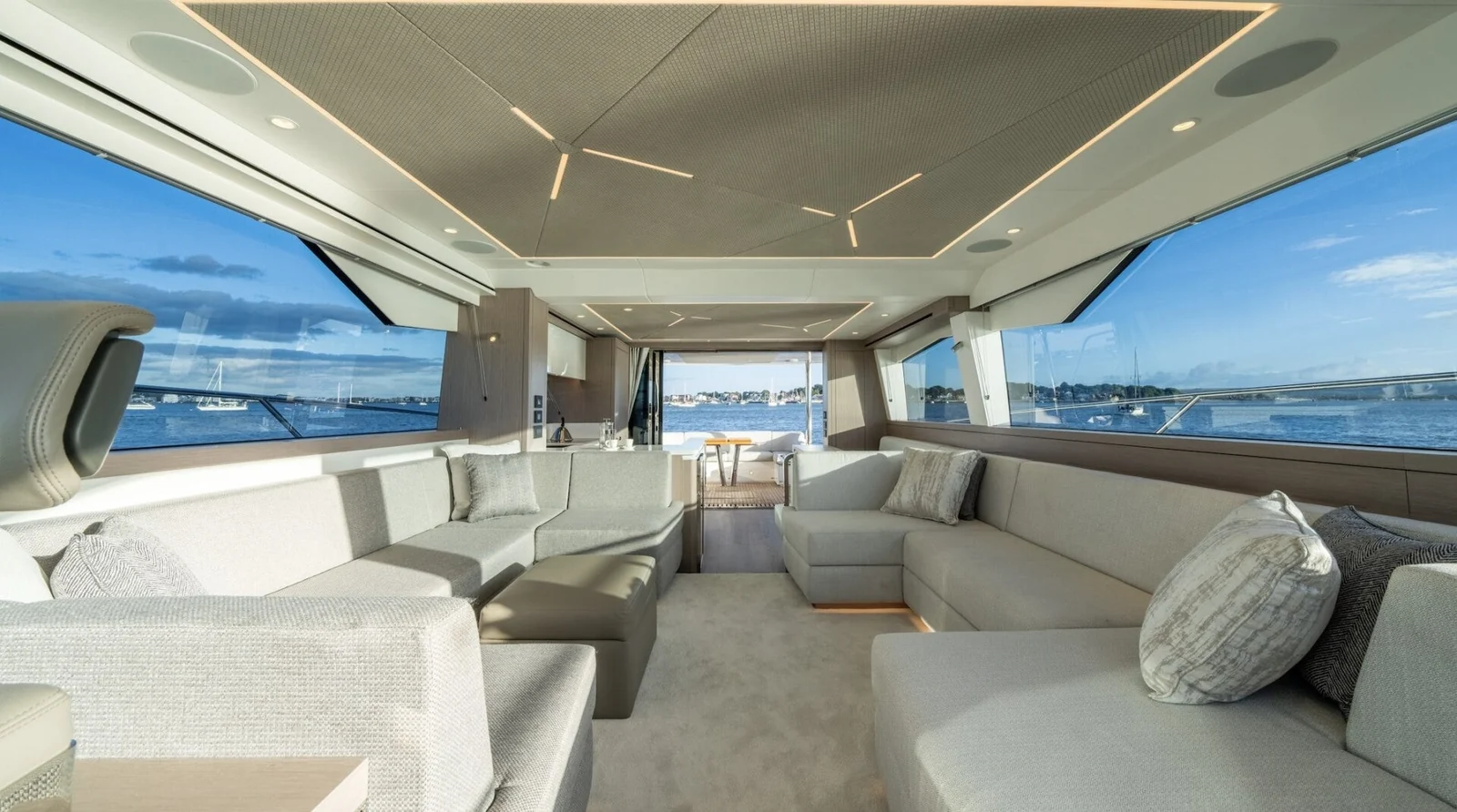 Sunseeker Predator 68, photo 13 location yacht Cannes