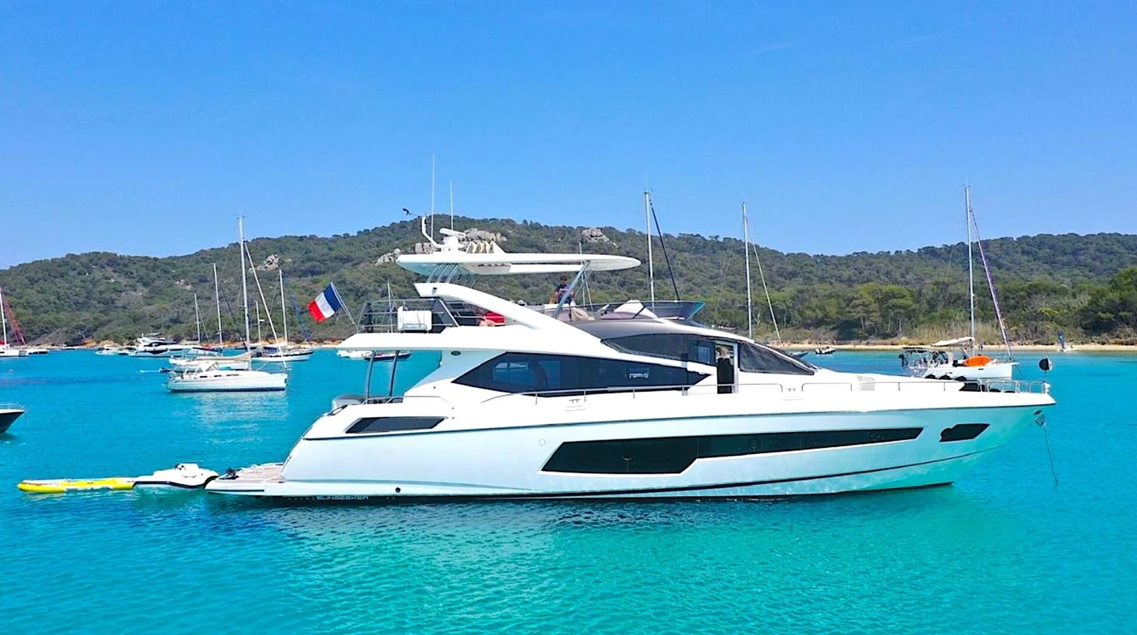 Sunseeker 75 Yacht (SarahLisa), photo 3 location yacht Cannes