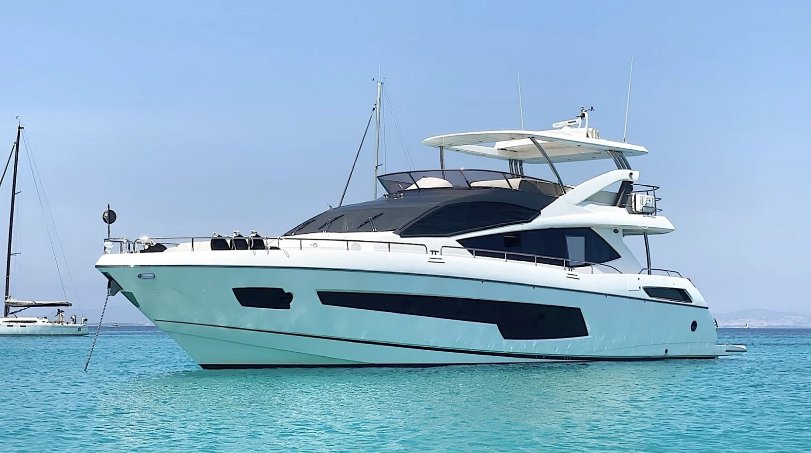 Sunseeker 75 Yacht (SarahLisa), photo 4 location yacht Cannes