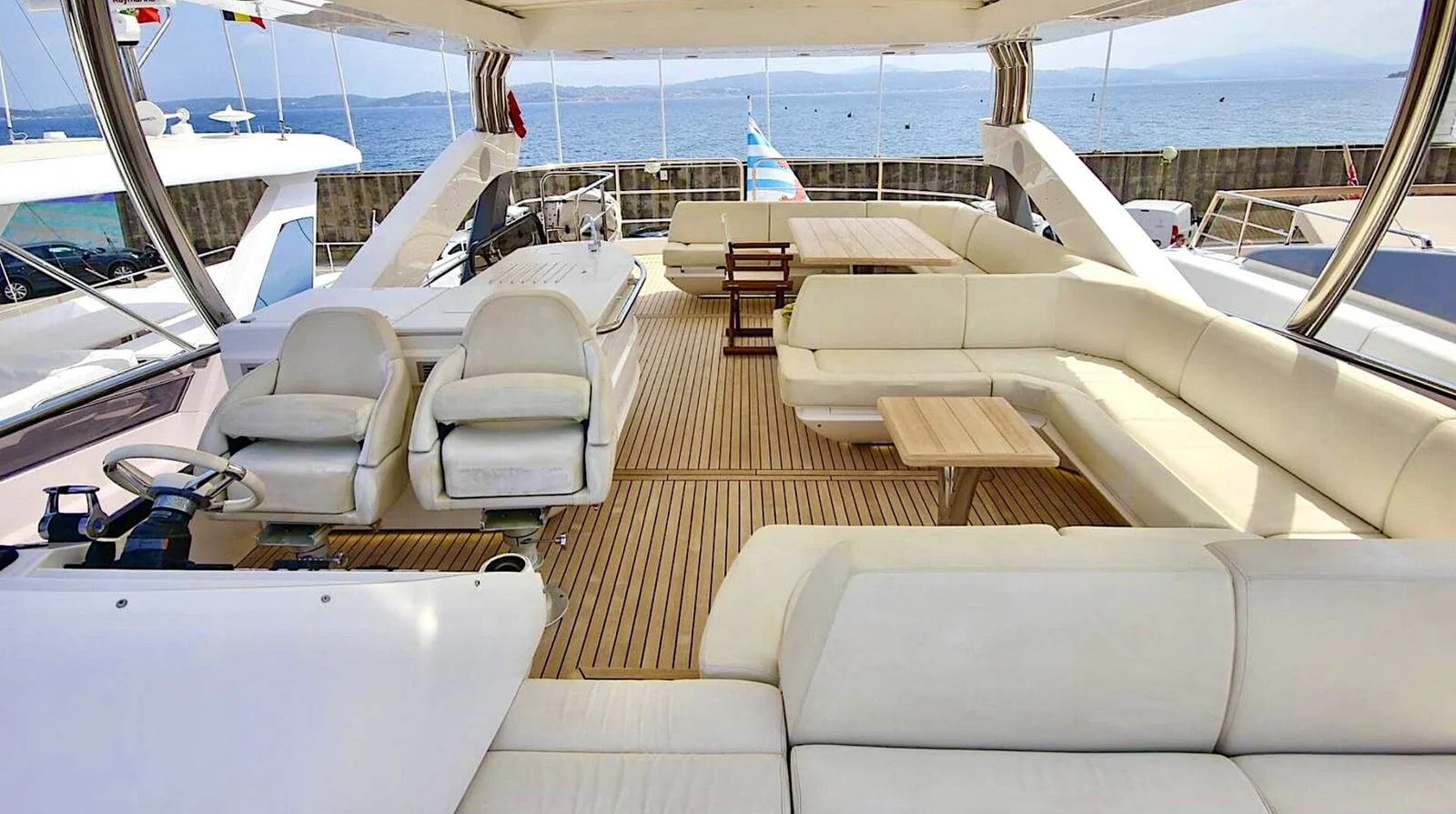 Sunseeker 75 Yacht (SarahLisa), photo 8 location yacht Cannes
