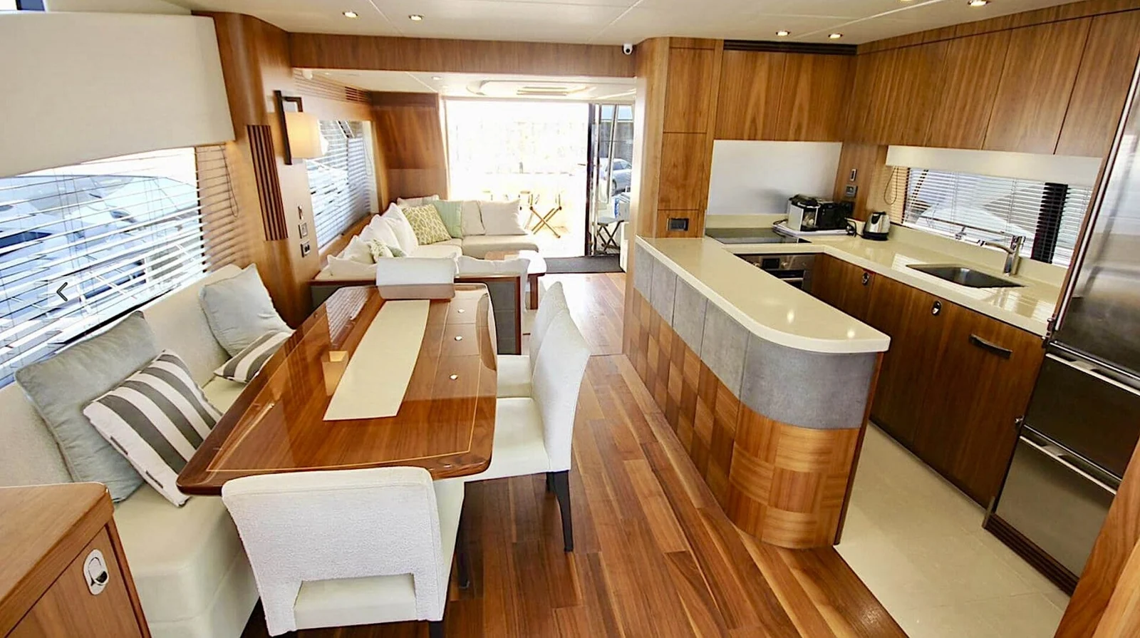 Sunseeker 75 Yacht (SarahLisa), photo 11 location yacht Cannes