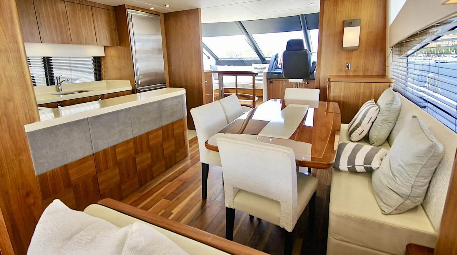 Sunseeker 75 Yacht (SarahLisa), photo 12 location yacht Cannes