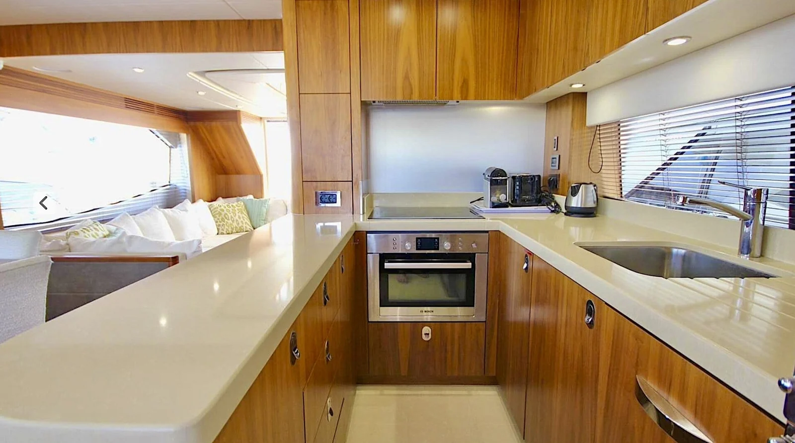 Sunseeker 75 Yacht (SarahLisa), photo 13 location yacht Cannes
