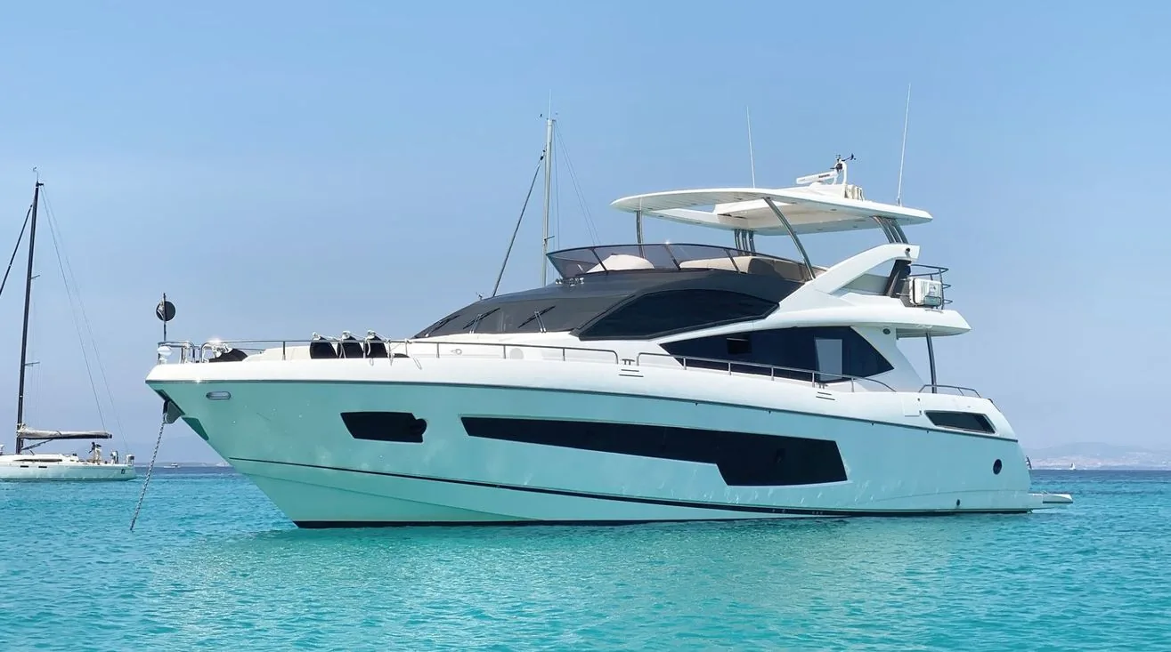 SUNSEEKER 75 - photo 2 yacht charter Cannes